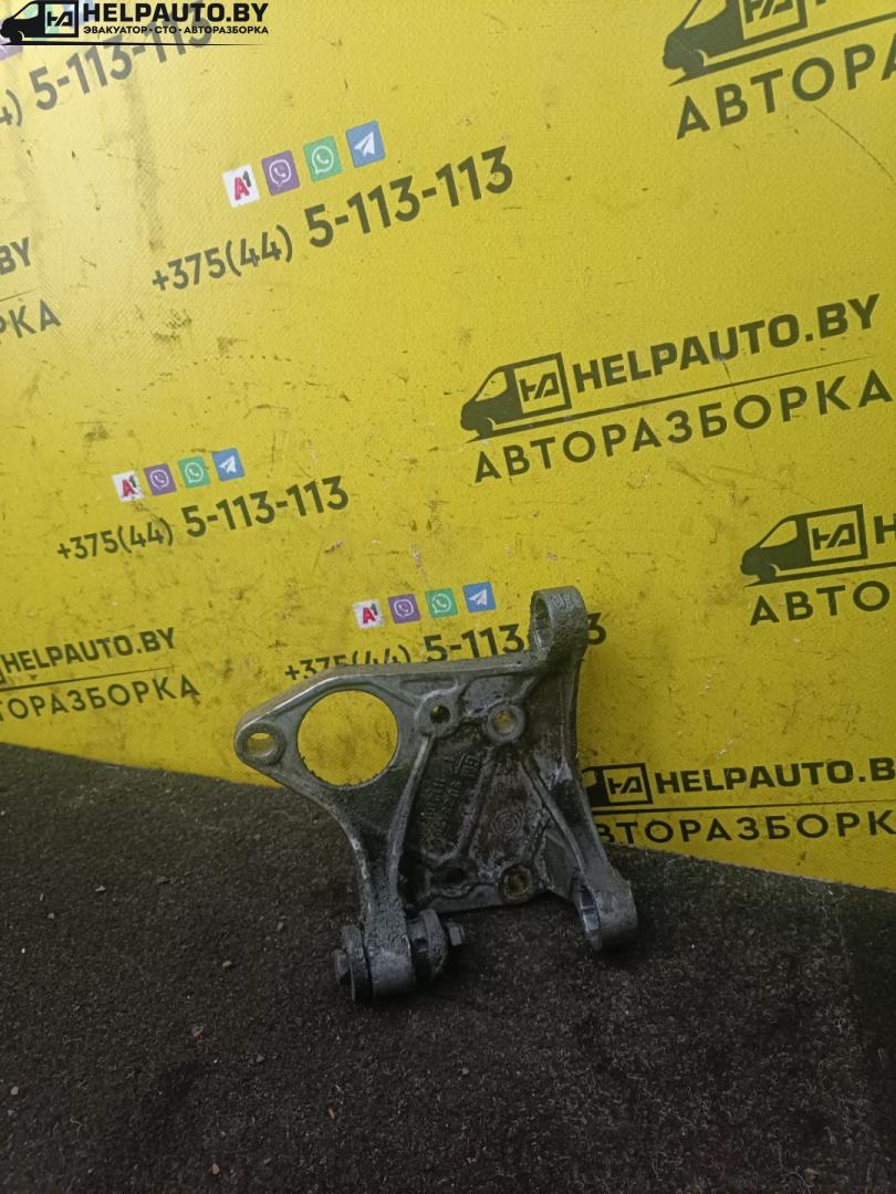кронштейн генератора Opel Vectra A 1991, 1.8 л., i, бензин, МКПП, седан, передний привод - фото №1