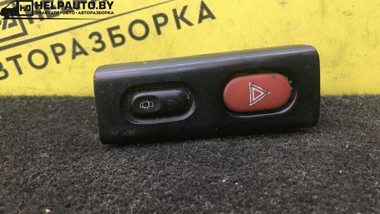 кнопка аварийной сигнализации Renault Laguna 1 поколение 1995, дизель, МКПП, универсал, передний привод - фото №1