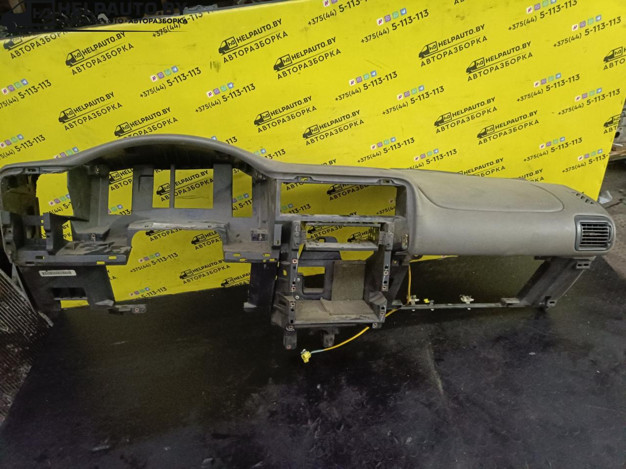 панель передняя салона (торпедо) Opel Sintra 1 поколение 1998, 2.2 л., X 22 XE, бензин, МКПП, минивэн, передний привод - фото №1