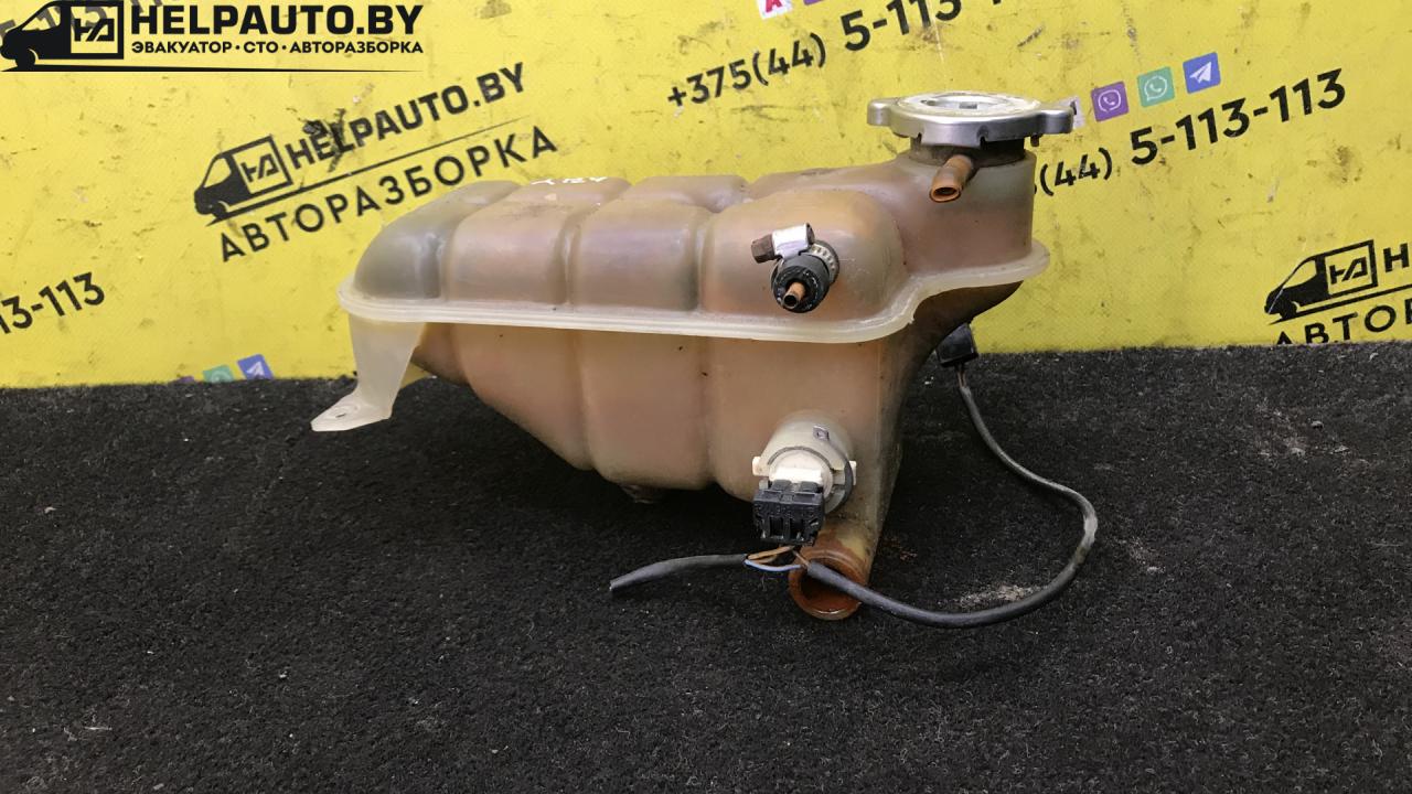 бачок расширительный Mercedes-Benz E-Класс W124 1989, 2.0 л., i, бензин, МКПП, седан, задний привод - фото №1