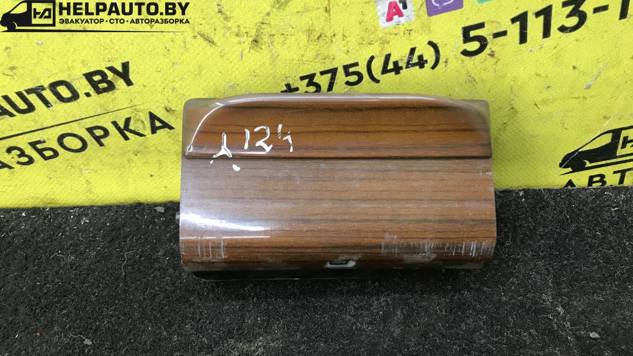 пепельница Mercedes-Benz E-Класс W124 1989, 2.0 л., i, бензин, МКПП, седан, задний привод - фото №1