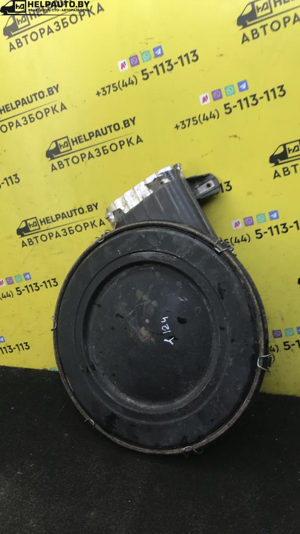 корпус воздушного фильтра Mercedes-Benz E-Класс W124 1989, 2.0 л., i, бензин, МКПП, седан, задний привод - фото №1