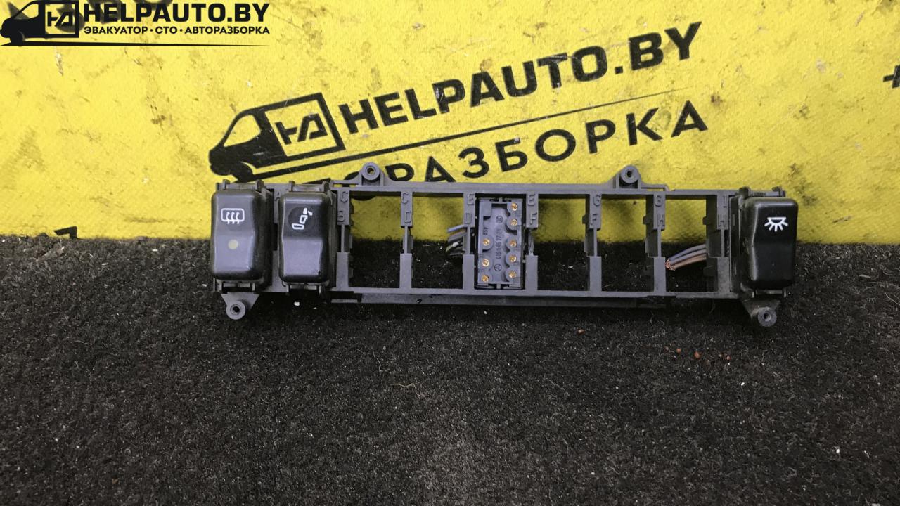 кнопка (выключатель) Mercedes-Benz E-Класс W124 1989, 2.0 л., i, бензин, МКПП, седан, задний привод - фото №1
