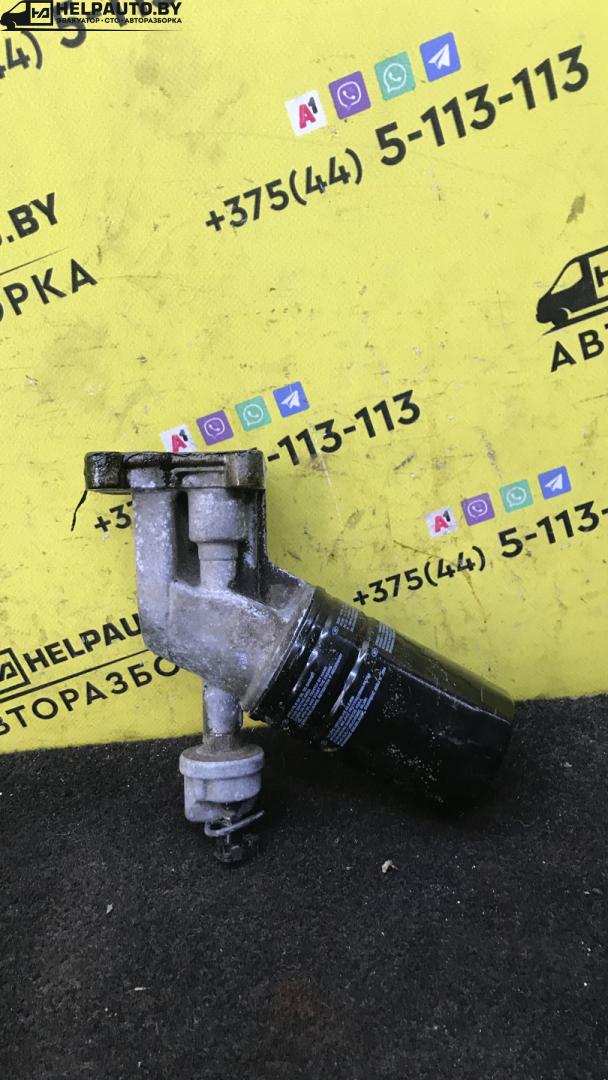 корпус масляного фильтра Mercedes-Benz E-Класс W124 1989, 2.0 л., i, бензин, МКПП, седан, задний привод - фото №1