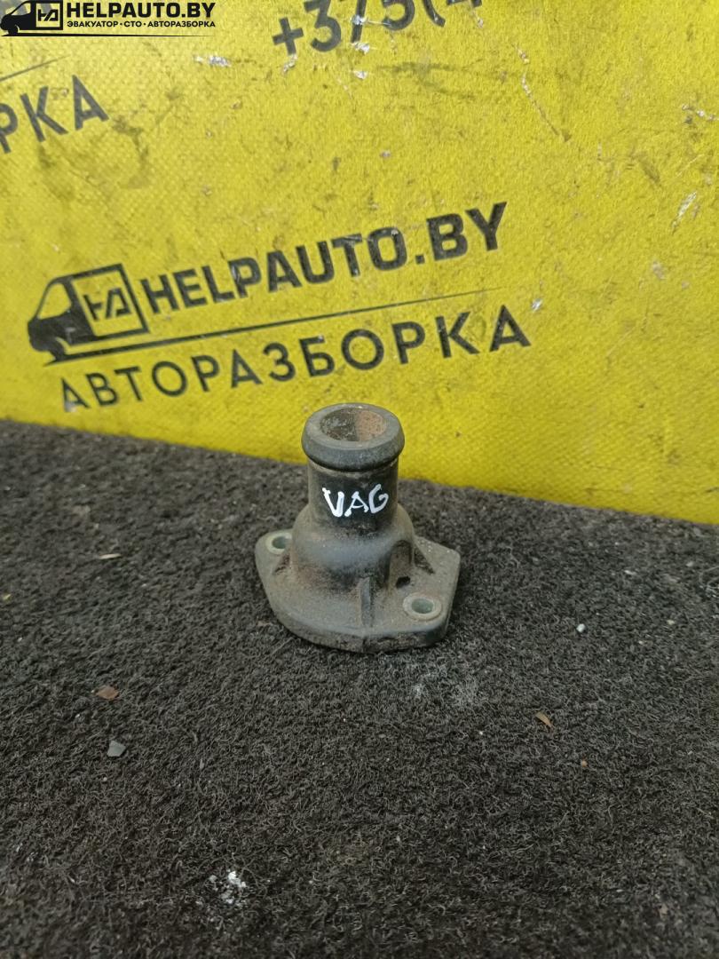 фланец (тройник) системы охлаждения Volkswagen Golf 3 поколение 1994, 1.9 л., дизель, МКПП, передний привод - фото №1