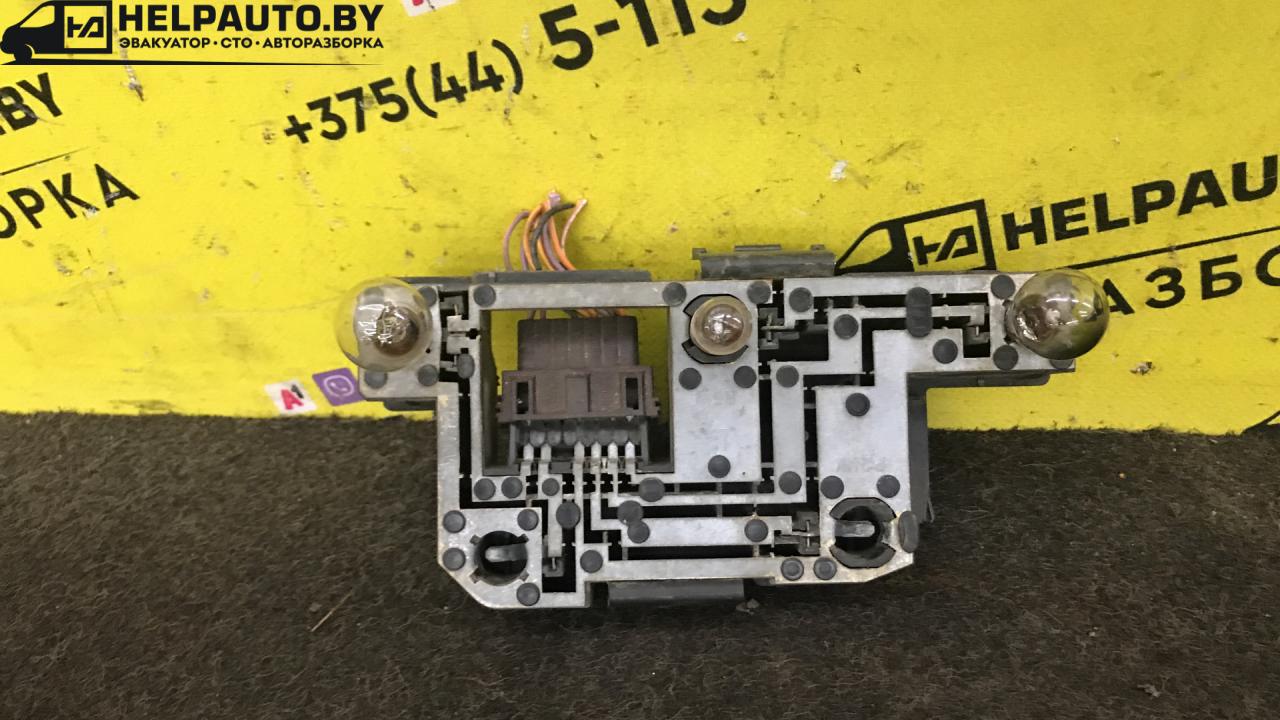 панель заднего правого фонаря Ford Mondeo 1 поколение 1995, 1.8 л., бензин, МКПП, седан, передний привод - фото №1