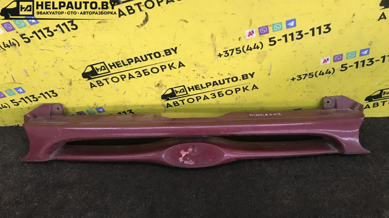 решетка радиатора Ford Mondeo 1 поколение 1995, 1.8 л., бензин, МКПП, седан, передний привод - фото №1