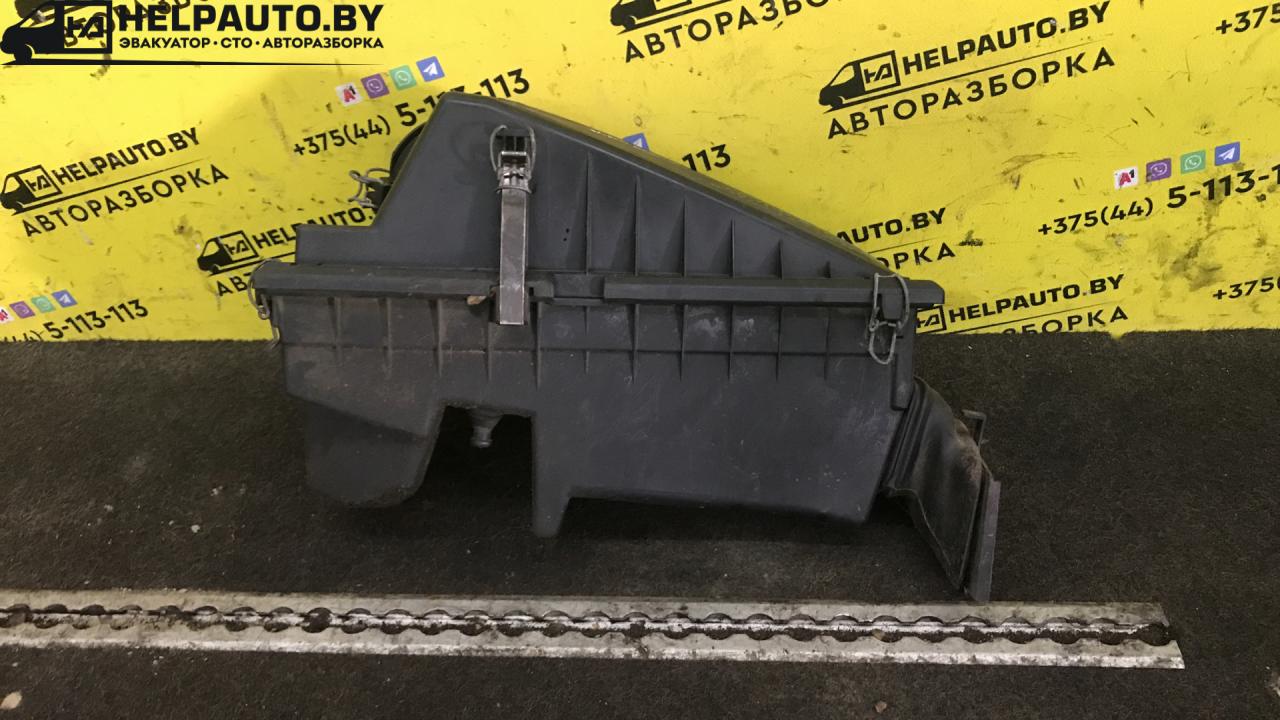 корпус воздушного фильтра Ford Mondeo 1 поколение 1995, 1.8 л., бензин, МКПП, седан, передний привод - фото №1