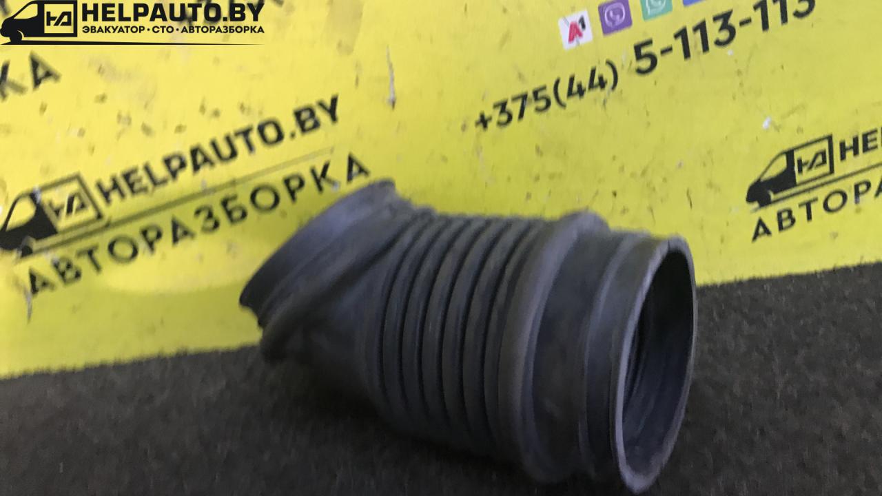 патрубок воздушного фильтра Ford Mondeo 1 поколение 1995, 1.8 л., бензин, МКПП, седан, передний привод - фото №1