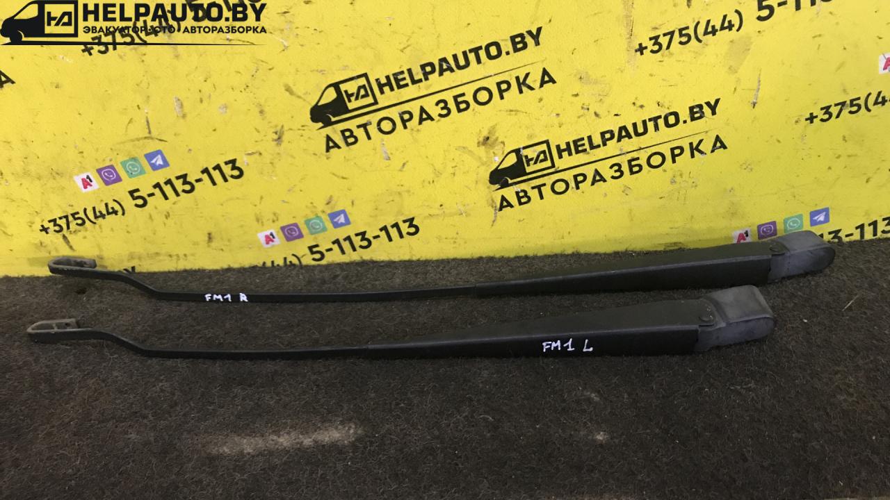 щеткодержатель (поводок стеклоочистителя, дворник) Ford Mondeo 1 поколение 1995, 1.8 л., бензин, МКПП, седан, передний привод - фото №1