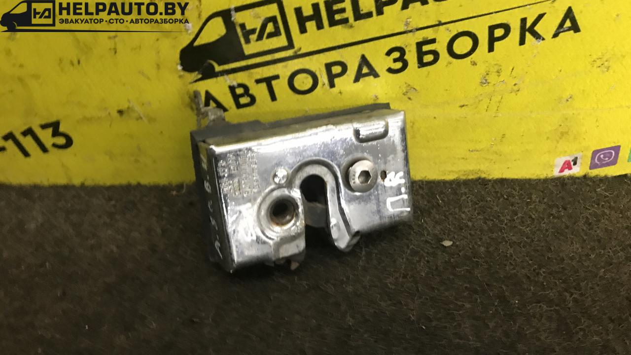замок двери передней правой Audi 80 8C/B4 1995, 2.0 л., бензин, МКПП, седан, передний привод - фото №1