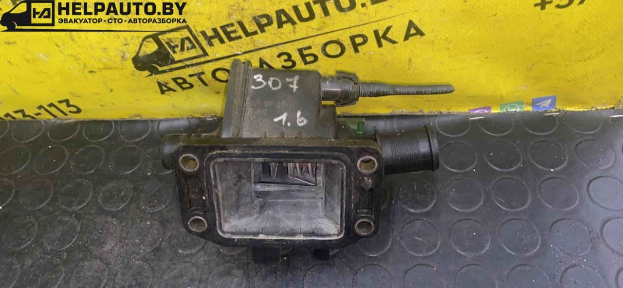 корпус термостата Peugeot 307 1 поколение 2004, 1.6 л., дизель - фото №1