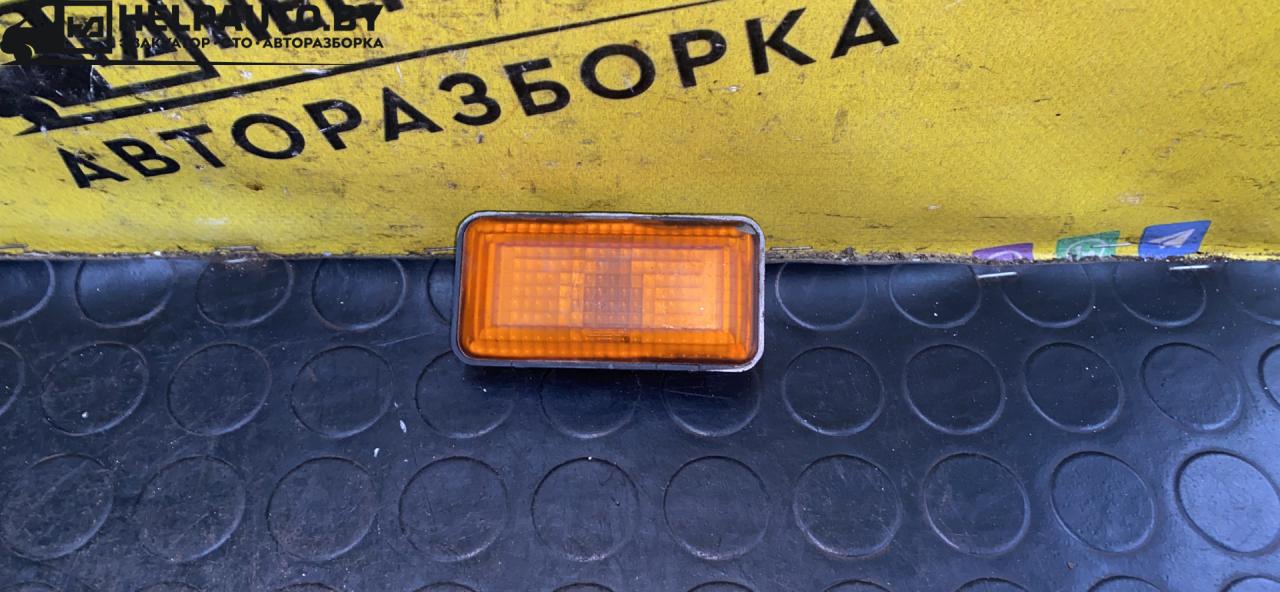 повторитель передний левый Volkswagen Golf 3 поколение 1992 - фото №1