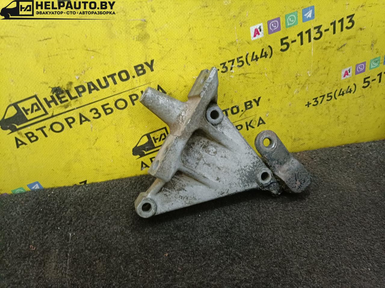 кронштейн двигателя Nissan Primera P10 1995, 2.0 л., i, бензин, МКПП, седан, передний привод - фото №1