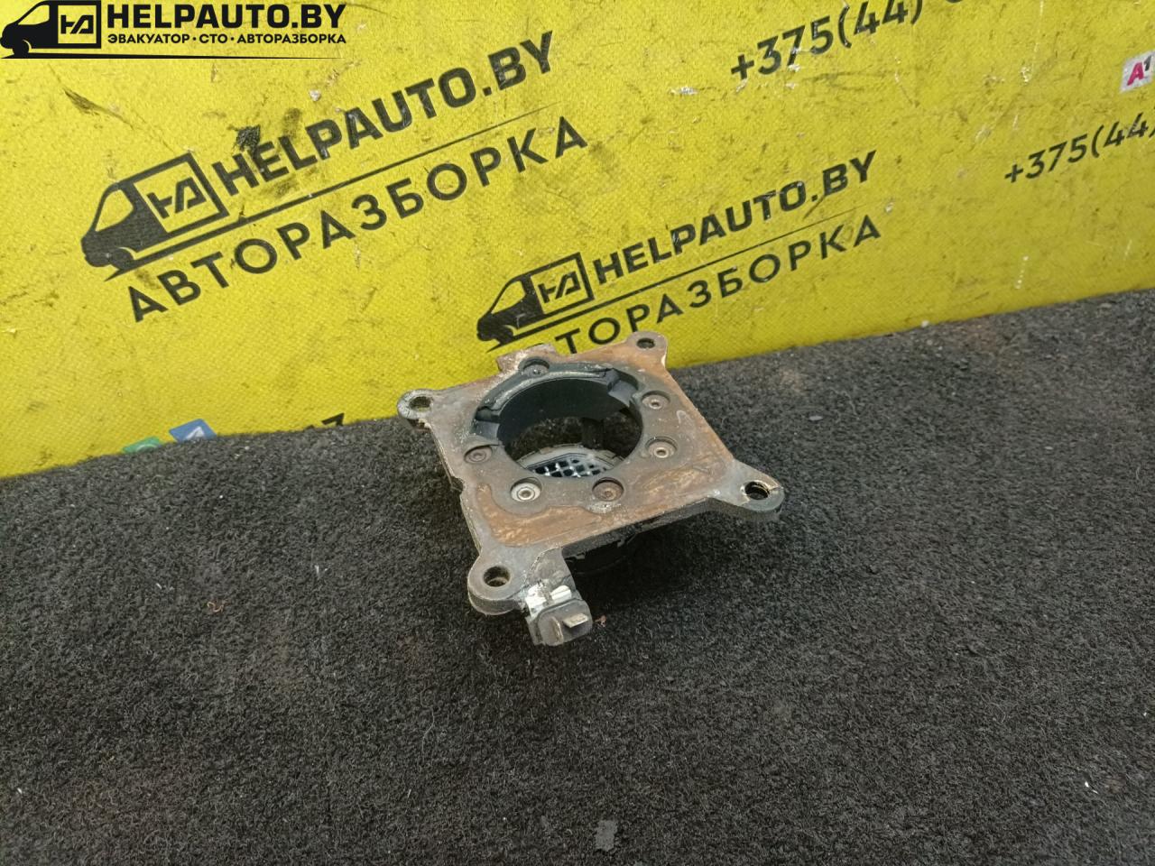 подушка под моновпрыск Nissan Primera P10 1995, 2.0 л., i, бензин, МКПП, седан, передний привод - фото №1