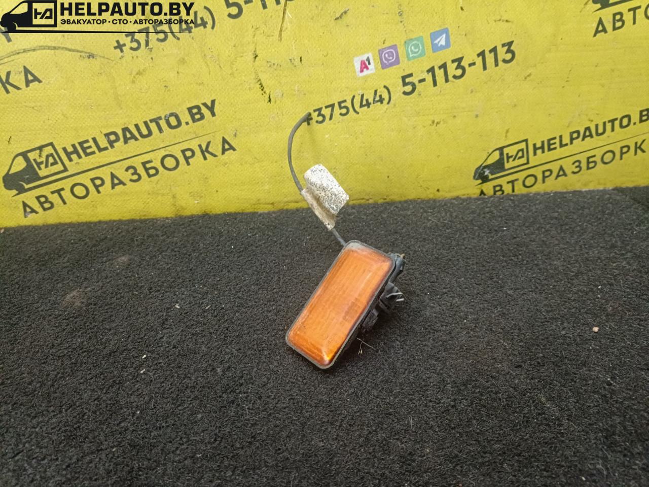 повторитель передний левый Volkswagen Golf 3 поколение 1994 - фото №1