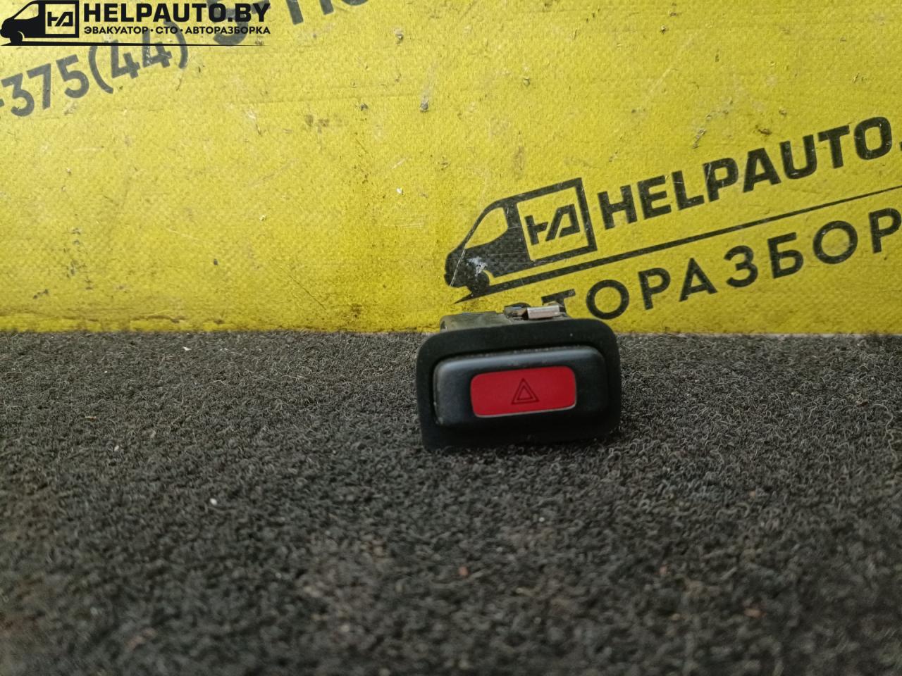 кнопка аварийной сигнализации Rover 400 Series 2 поколение 1995, 1.6 л., бензин, МКПП, серебристый, хетчбэк 5 дв. - фото №1