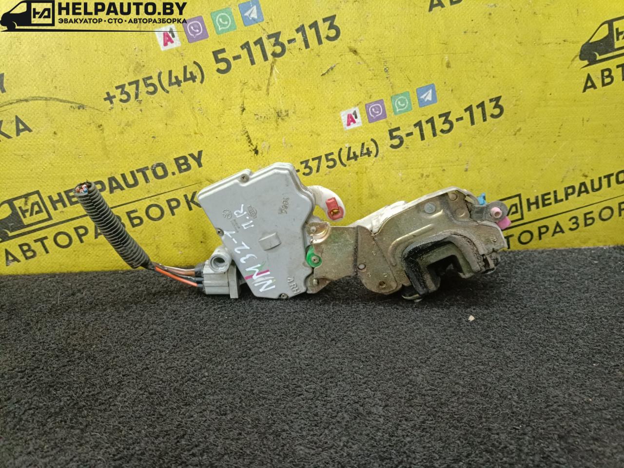 замок двери передней правой Nissan Maxima A32 1997, 2.0 л., бензин, МКПП, серый, седан - фото №1