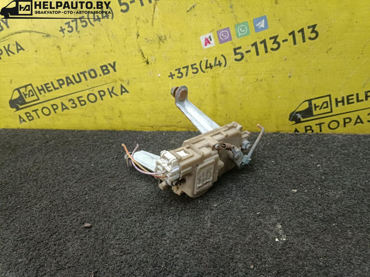 активатор замка крышки топливного бака Nissan Maxima A32 1997, 2.0 л., бензин, МКПП, серый, седан - фото №1
