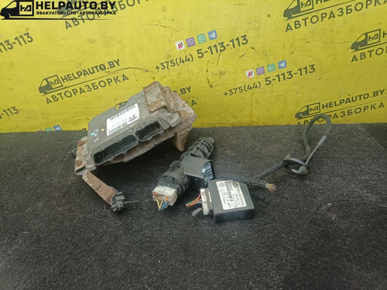 блок управления двигателем Fiat Multipla 1 поколение 1999, 1.6 л., бензин, МКПП, голубой, минивэн - фото №1