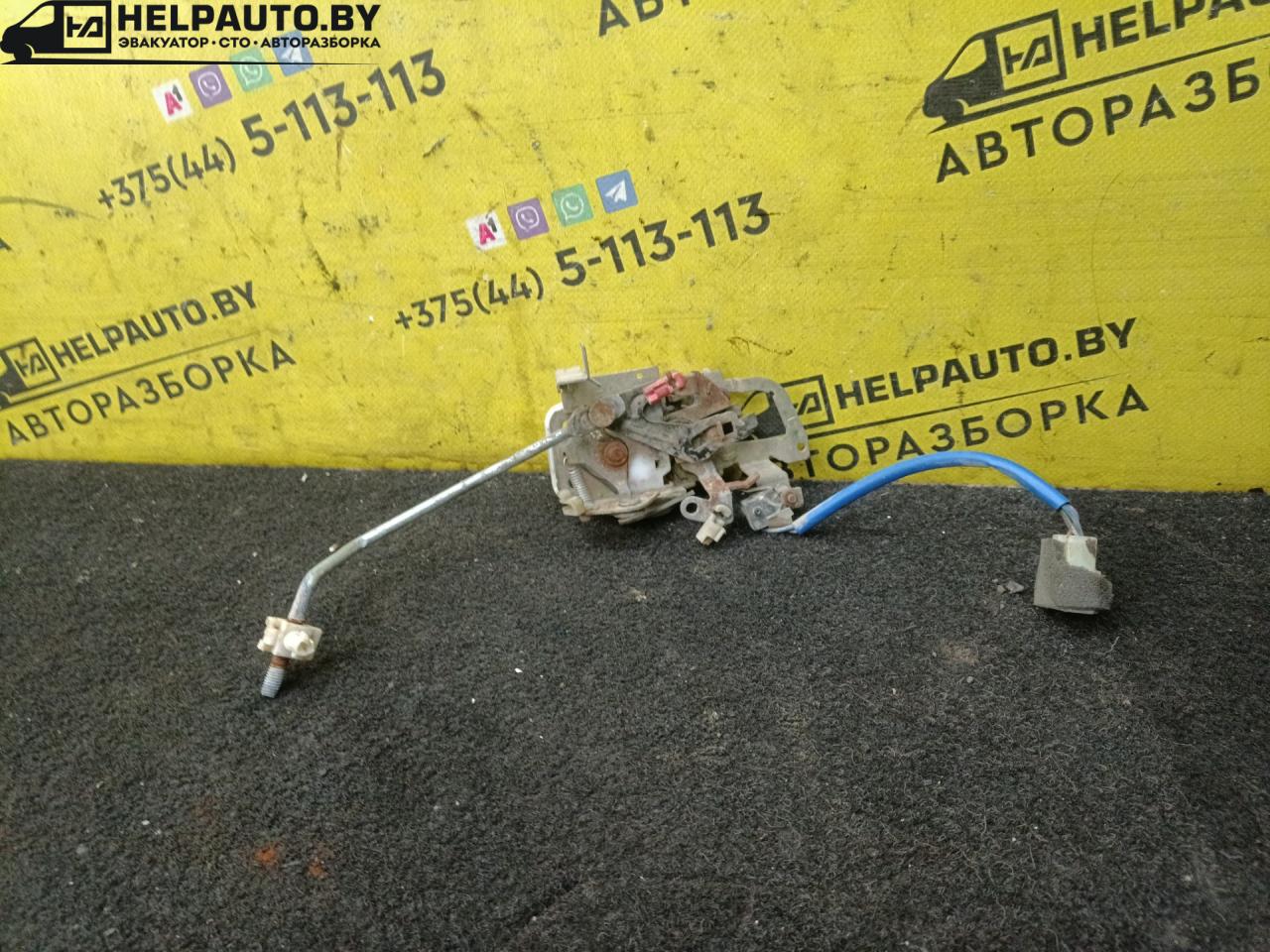 замок двери передней левой Kia Sephia 1 поколение 1993, 1.5 л., бензин, МКПП, белый, седан - фото №1