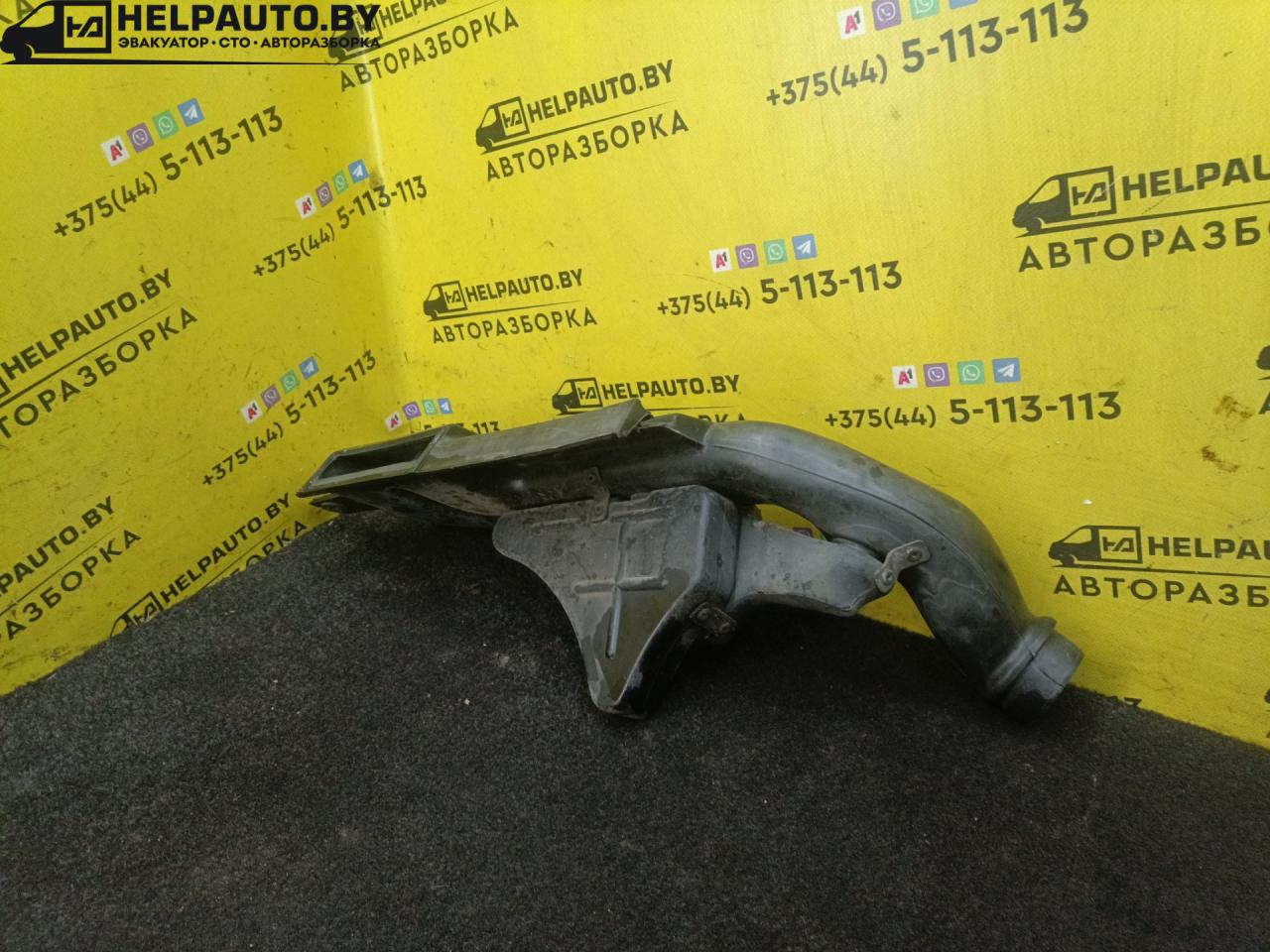 воздуховод (дефлектор) радиатора Kia Shuma 1 поколение 1999, 1.5 л., BFD, бензин, МКПП, зеленый, хетчбэк 5 дв., передний привод - фото №1