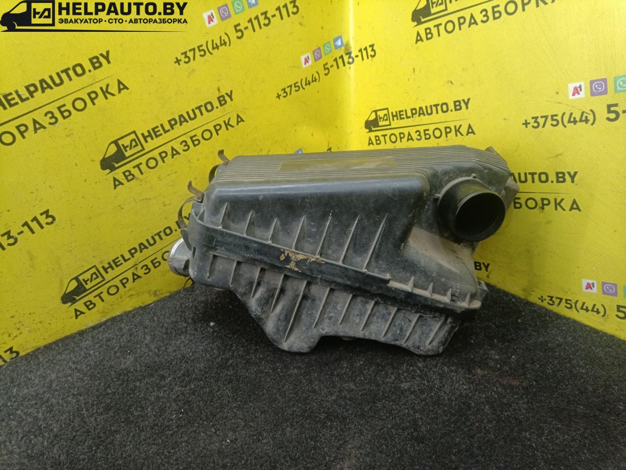 корпус воздушного фильтра Toyota Carina E 1 поколение 1997, 2.0 л., дизель, МКПП, зеленый, седан - фото №1