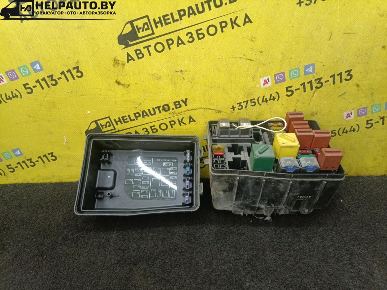 блок предохранителей Ford Mondeo 2 поколение (1996 - 2000), 1.8 л., бензин, серебро, седан - фото №1