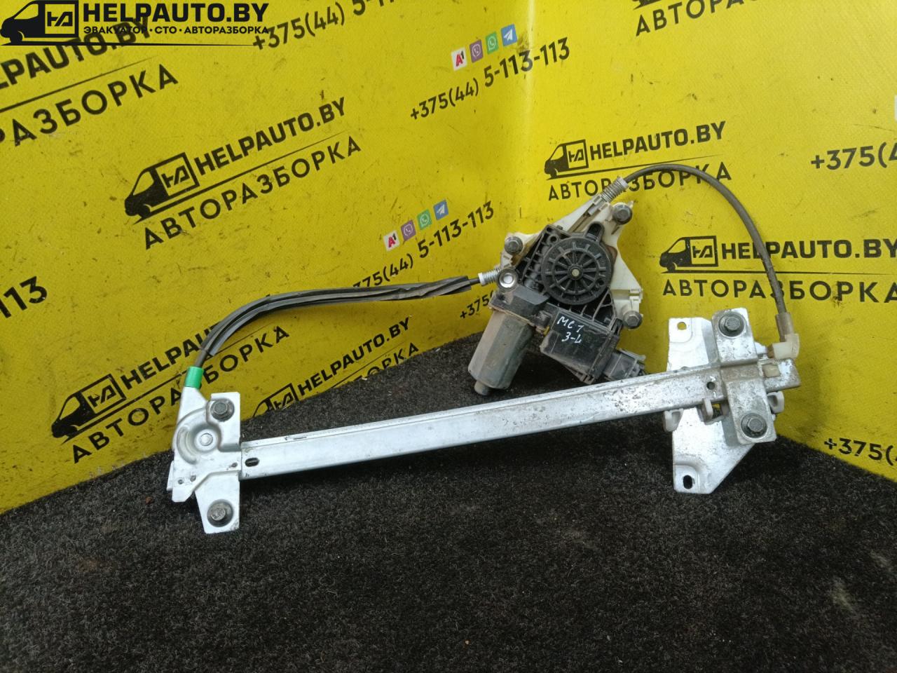 стеклоподъемник задний левый Mitsubishi Carisma 1 поколение 1997, 1.9 л., F8QT, дизель, МКПП, зеленый, хетчбэк 5 дв. - фото №1