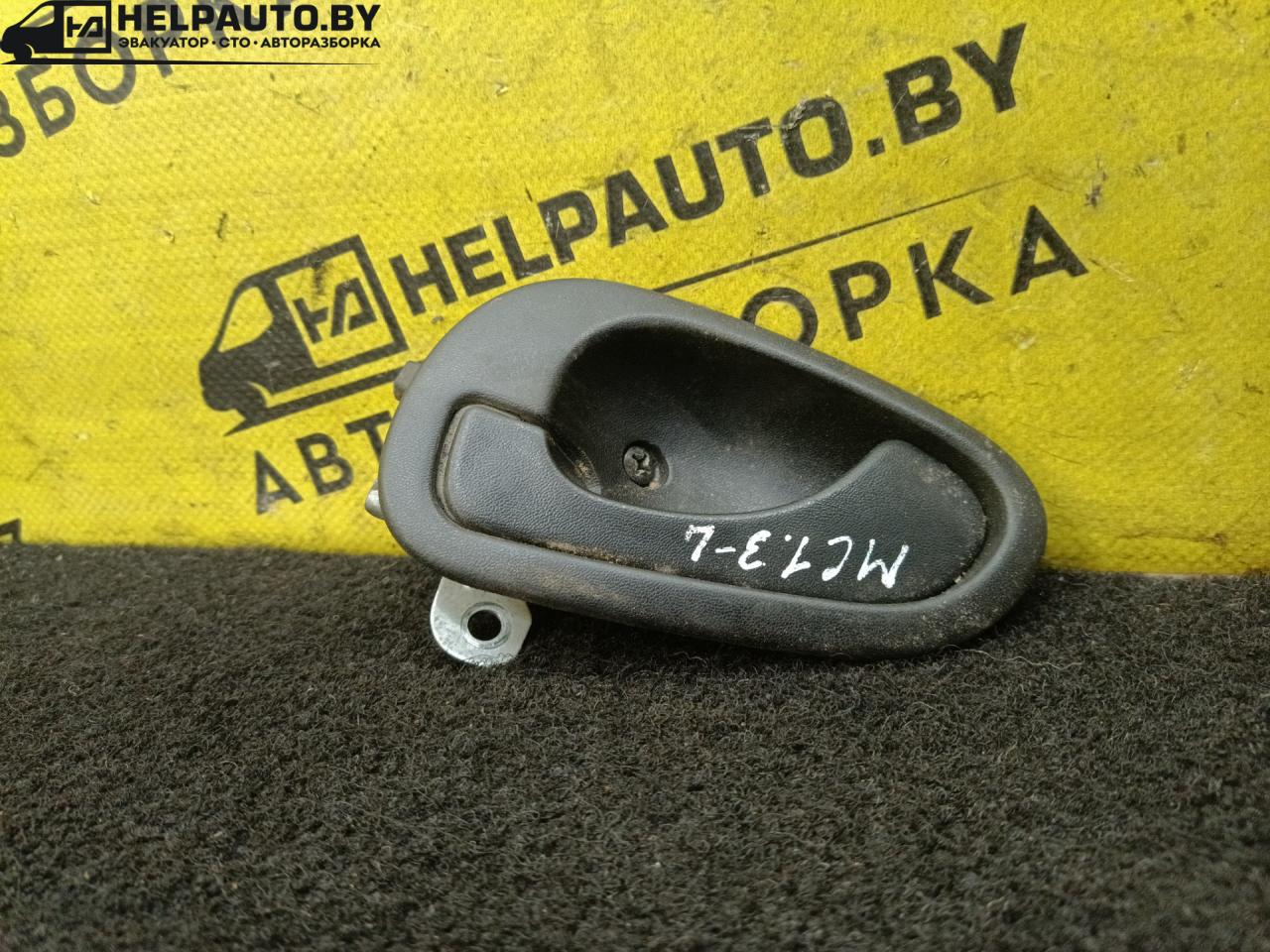 ручка внутренняя задняя левая Mitsubishi Carisma 1 поколение 1997, 1.9 л., F8QT, дизель, МКПП, зеленый, хетчбэк 5 дв. - фото №1