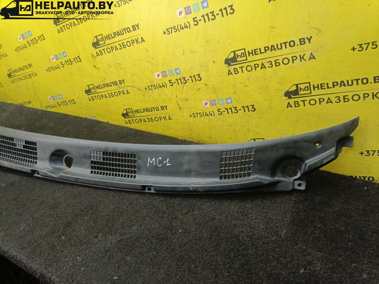 дождевик Mitsubishi Carisma 1 поколение 1997, 1.9 л., F8QT, дизель, МКПП, зеленый, хетчбэк 5 дв. - фото №1