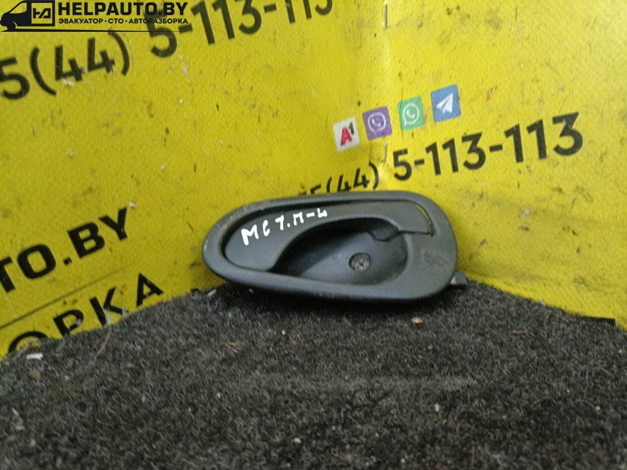 ручка внутренняя передняя левая Mitsubishi Carisma 1 поколение 1997, 1.9 л., F8QT, дизель, МКПП, зеленый, хетчбэк 5 дв. - фото №1