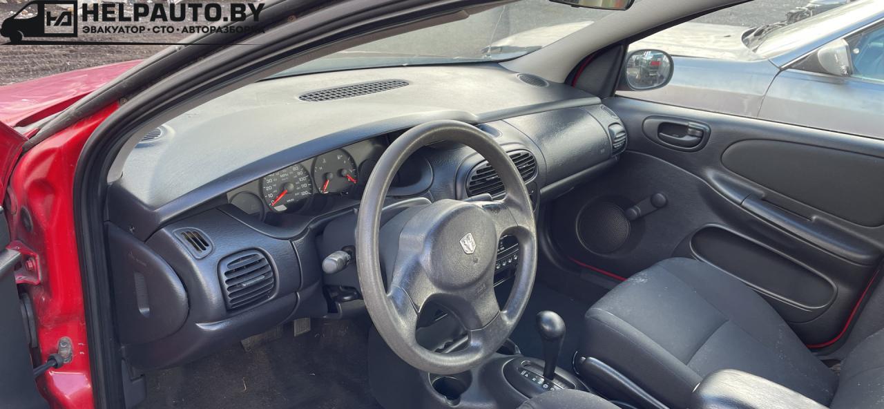 панель передняя салона (торпедо) Dodge Neon 2 поколение 2004, 2.0 л., бензин, АКПП, красный, седан - фото №1