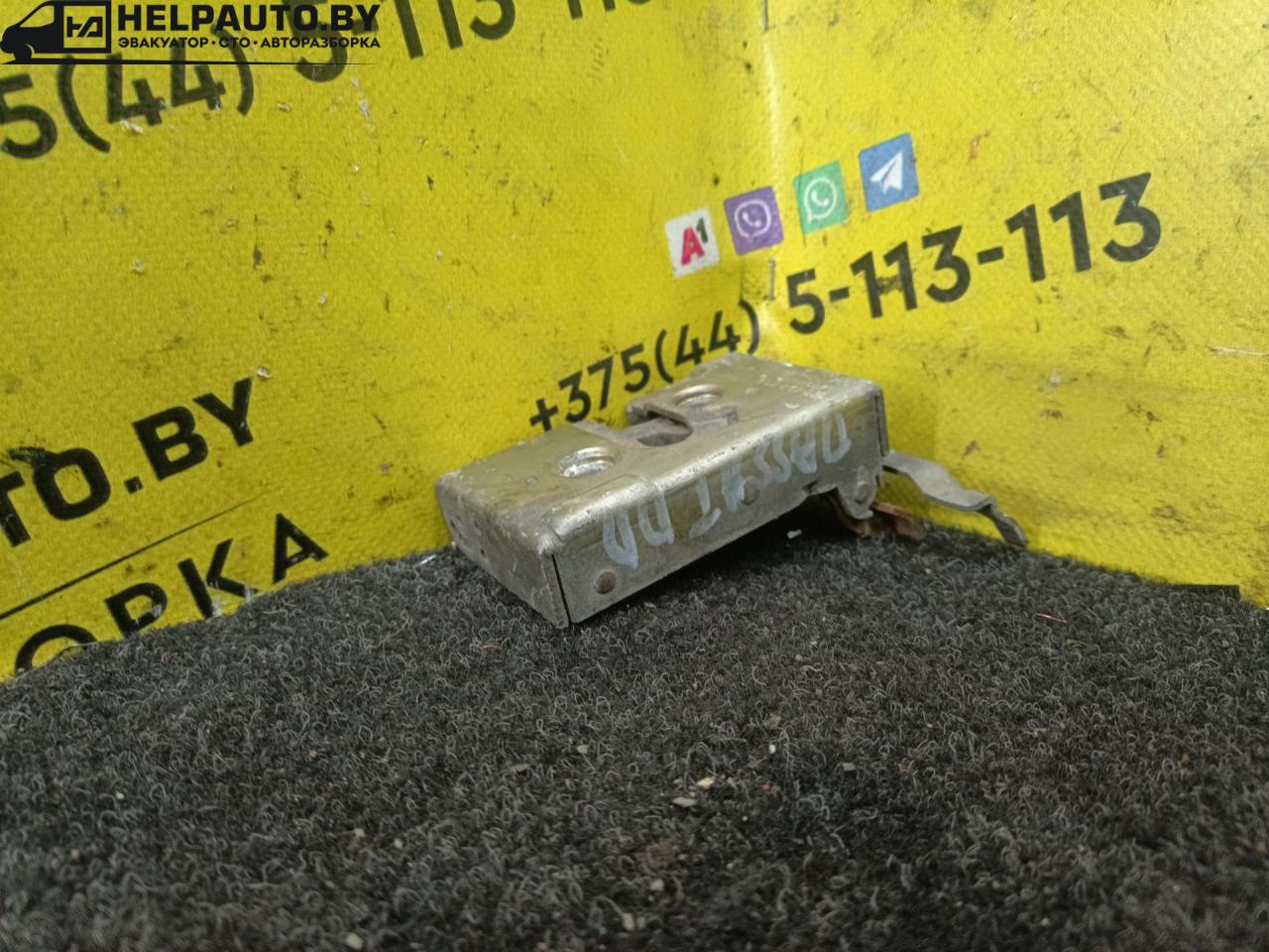 замок двери передней правой Volkswagen Passat B3 1992, 1.8 л., бензин, МКПП, седан, передний привод - фото №1