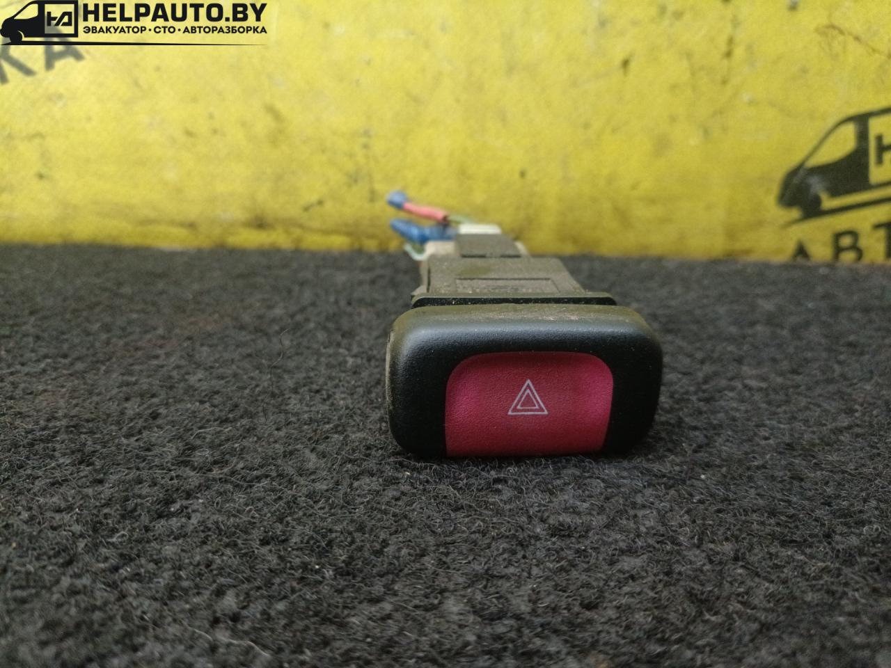 кнопка аварийной сигнализации Nissan Primera P10 1996, 1.6 л., GA16DE, бензин, МКПП, бордовый, универсал - фото №1