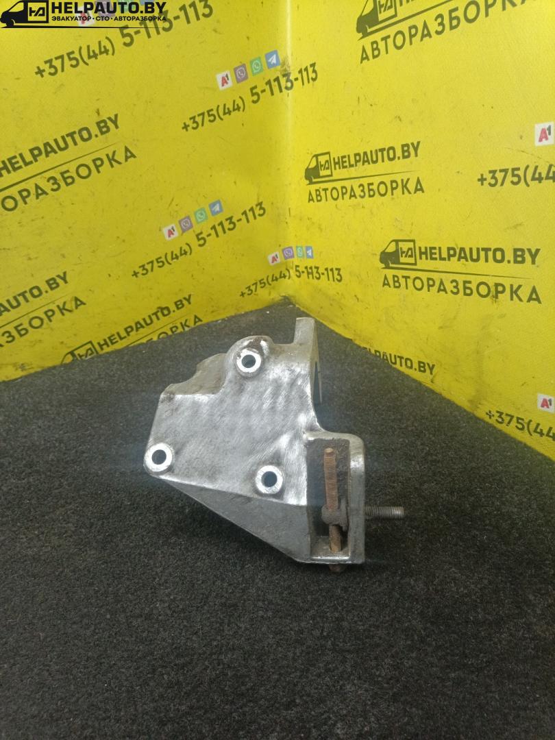 кронштейн двигателя Chrysler Voyager 3 поколение 1998, 2.4 л., EDZ, бензин, МКПП, зеленый, минивэн, передний привод - фото №1