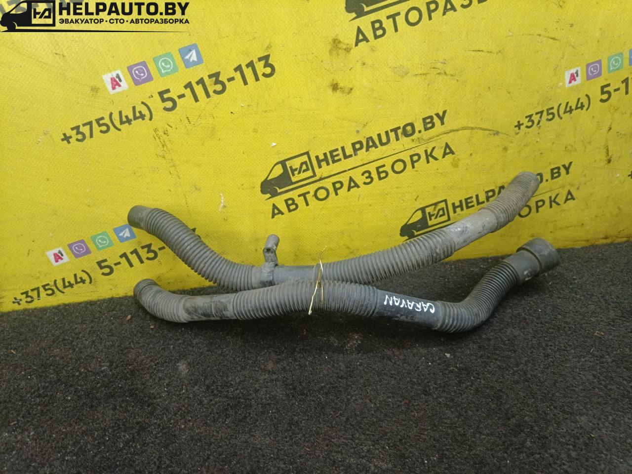 водосток капота Chrysler Voyager 3 поколение 1998, 2.4 л., EDZ, бензин, МКПП, зеленый, минивэн, передний привод - фото №1