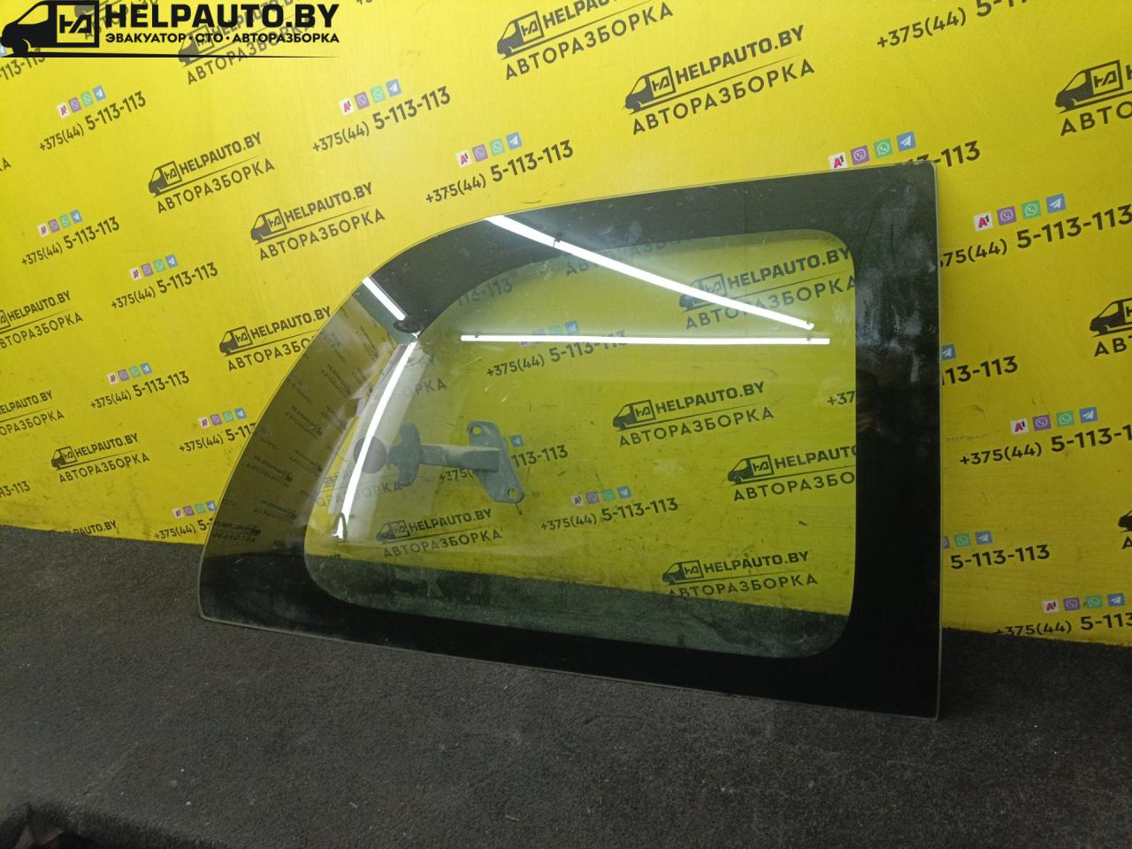 стекло кузовное боковое правое Chrysler Voyager 3 поколение 1998, 2.4 л., EDZ, бензин, МКПП, зеленый, минивэн, передний привод - фото №1
