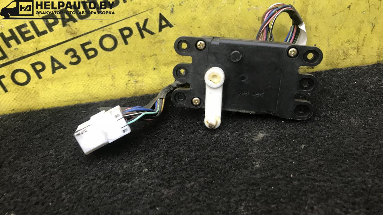 моторчик заслонки печки Mazda 323F BA 1996, 1.8 л., BP, бензин, МКПП, серебристый, хетчбэк 5 дв. - фото №1