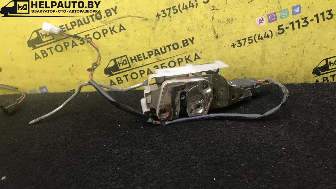 замок двери передней правой Mazda 323F BA 1996, 1.8 л., BP, бензин, МКПП, серебристый, хетчбэк 5 дв. - фото №1