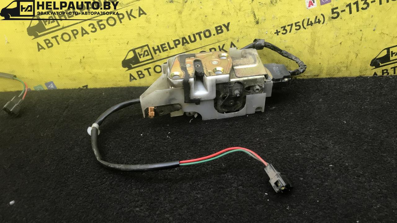 замок двери задней правой Mazda 323F BA 1996, 1.8 л., BP, бензин, МКПП, серебристый, хетчбэк 5 дв. - фото №1