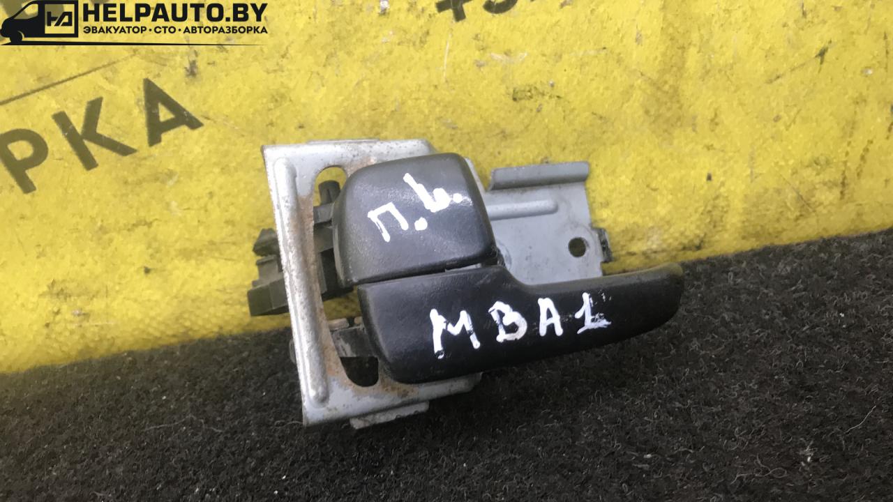 ручка внутренняя передняя левая Mazda 323F BA 1996, 1.8 л., BP, бензин, МКПП, серебристый, хетчбэк 5 дв. - фото №1