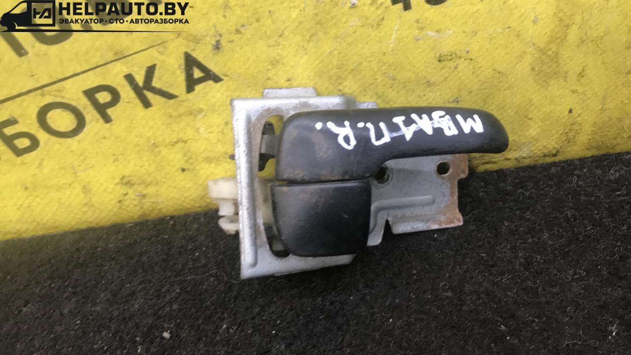 ручка внутренняя передняя правая Mazda 323F BA 1996, 1.8 л., BP, бензин, МКПП, серебристый, хетчбэк 5 дв. - фото №1