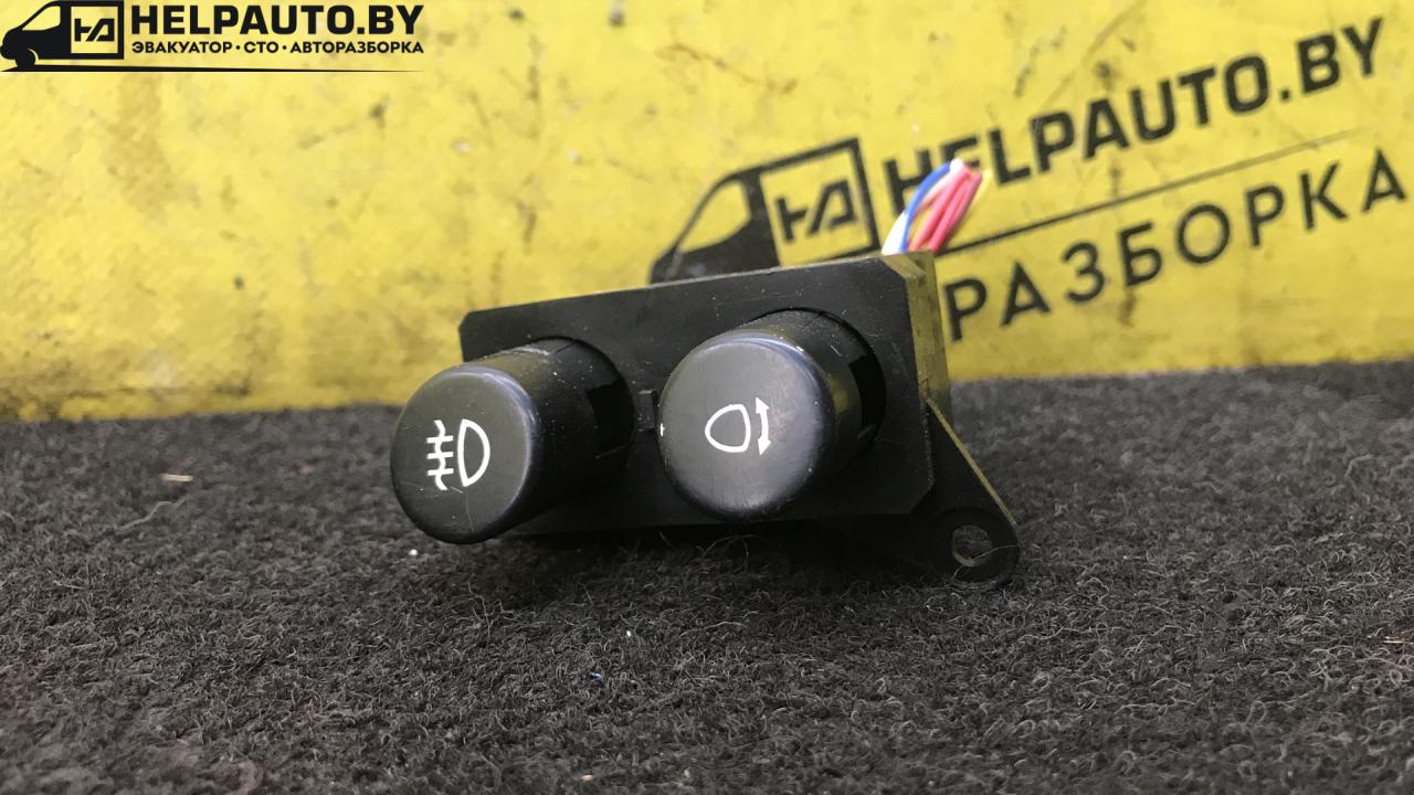 кнопка противотуманных фар Mazda 323F BG 1992, 1.6 л., бензин, МКПП, синий, хетчбэк 5 дв. - фото №1