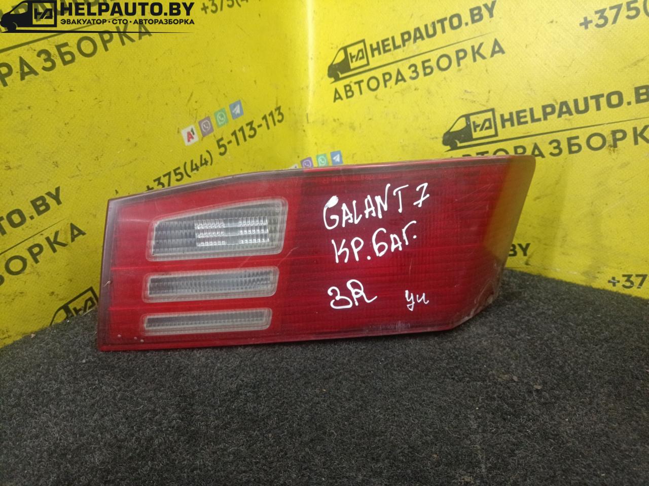 фонарь крышки багажника правый Mitsubishi Galant 8 поколение 1998, 2.0 л., бензин, АКПП, зеленый, универсал - фото №1