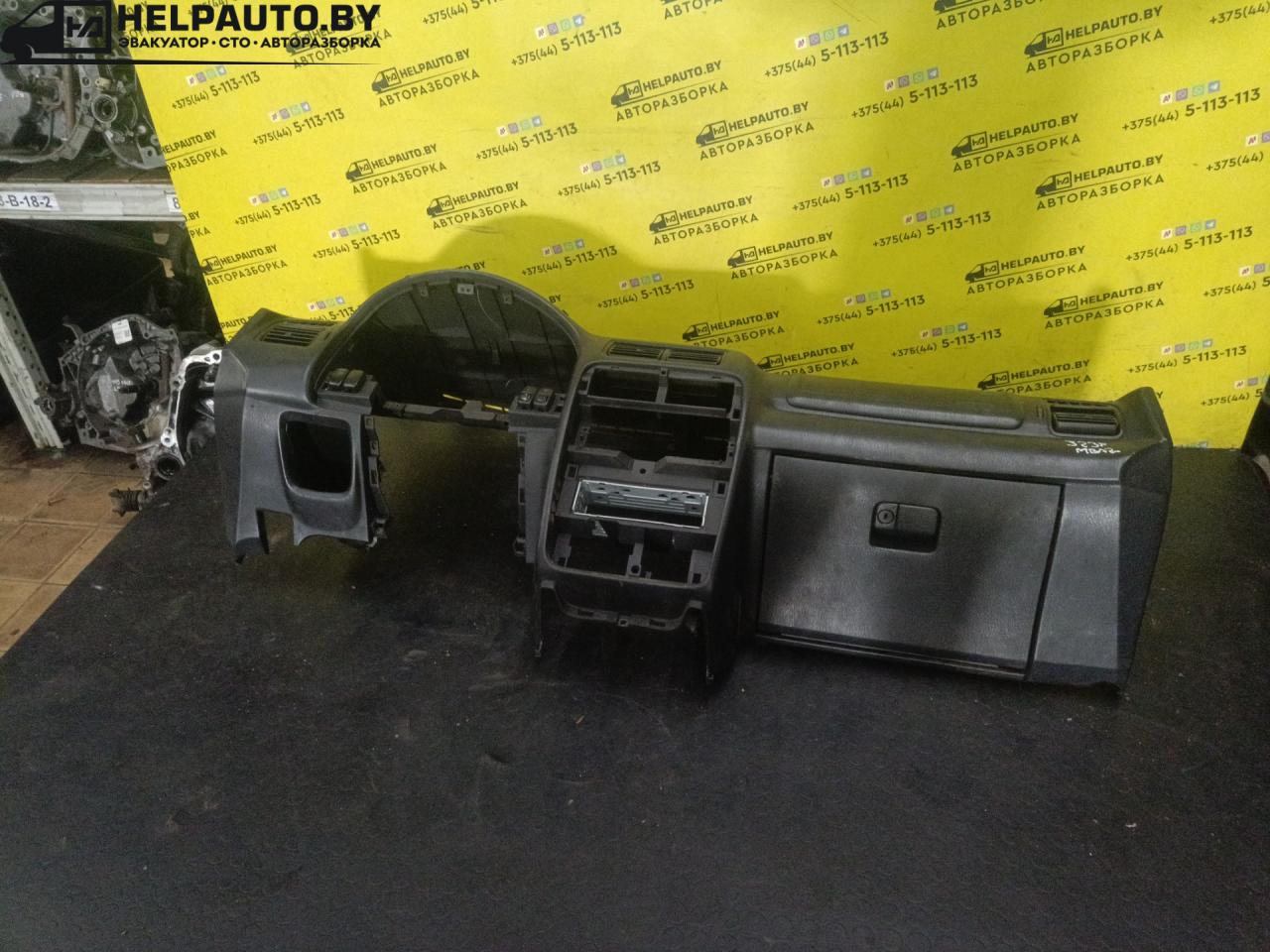 панель передняя салона (торпедо) Mazda 323 5 поколение 1997, 1.5 л., бензин, МКПП, зелый, хетчбэк 5 дв., передний привод - фото №1