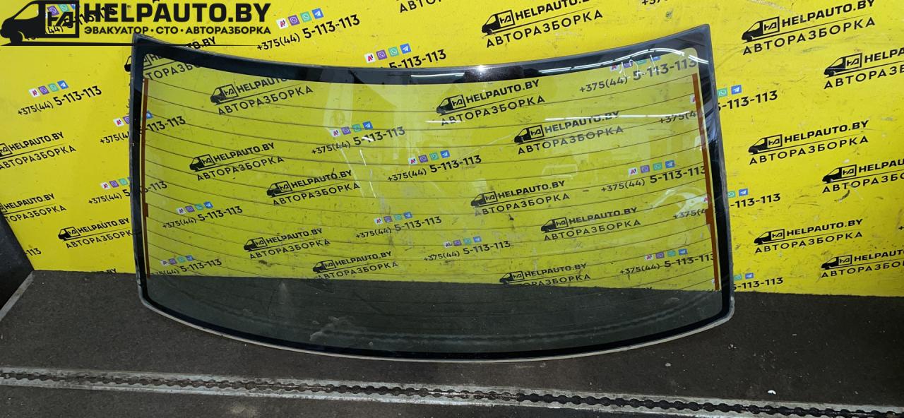 стекло заднее Mazda 121 2 поколение 1995, 1.3 л., бензин, МКПП, синий, седан - фото №1