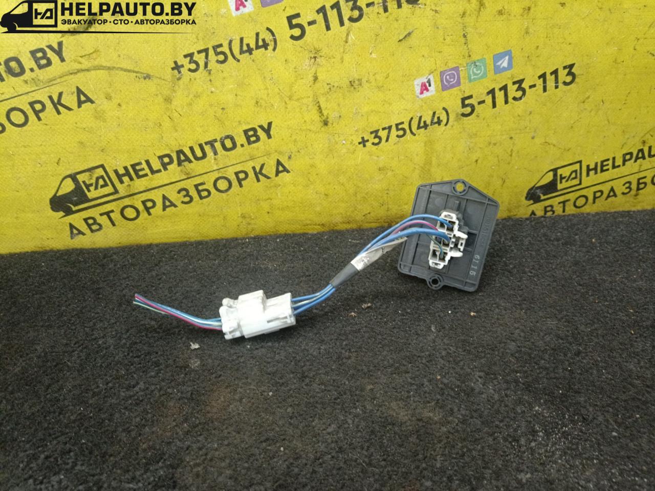 сопротивление печки Mazda 323 5 поколение 1997, 1.5 л., бензин, МКПП, зелый, хетчбэк 5 дв., передний привод - фото №1