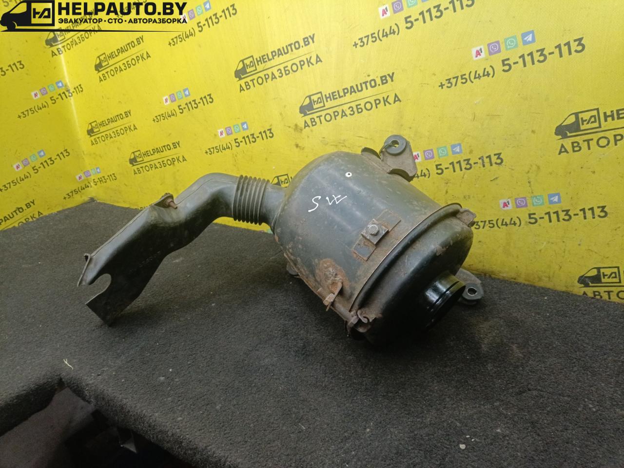 корпус воздушного фильтра Mitsubishi Space Wagon 2 поколение (Typ N30/N40) 1994, 2.0 л., 4D68 T, дизель, МКПП, серый, минивэн - фото №1