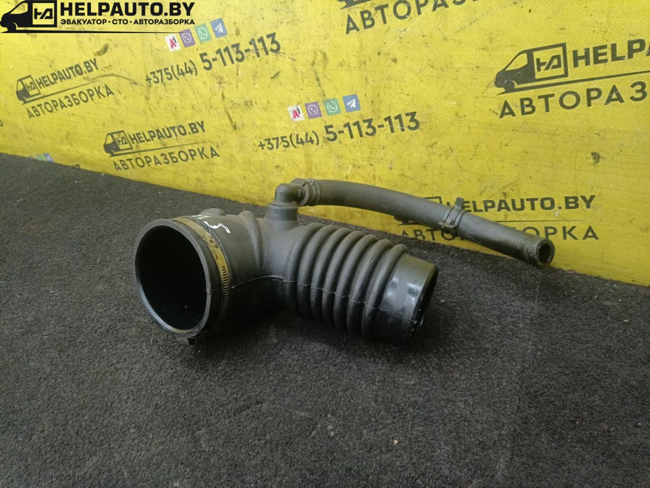патрубок воздушного фильтра Mitsubishi Space Wagon 2 поколение (Typ N30/N40) 1994, 2.0 л., 4D68 T, дизель, МКПП, серый, минивэн - фото №1